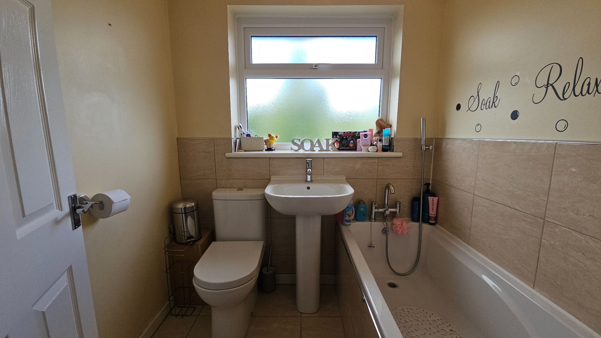 4 bedroom semi-detached house To Let in Chorley - family bathroom