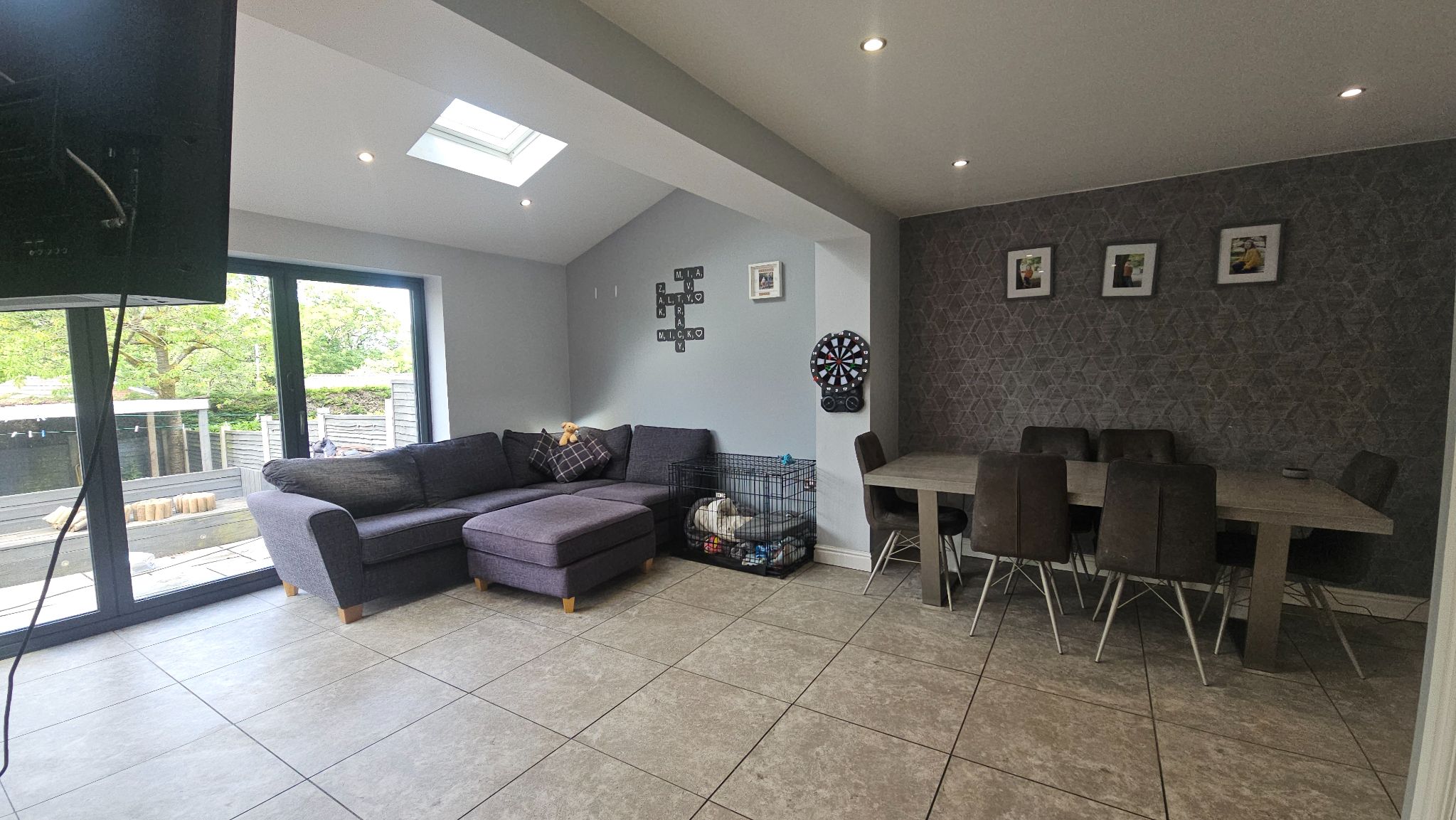 4 bedroom semi-detached house To Let in Chorley - Open plane kitchen