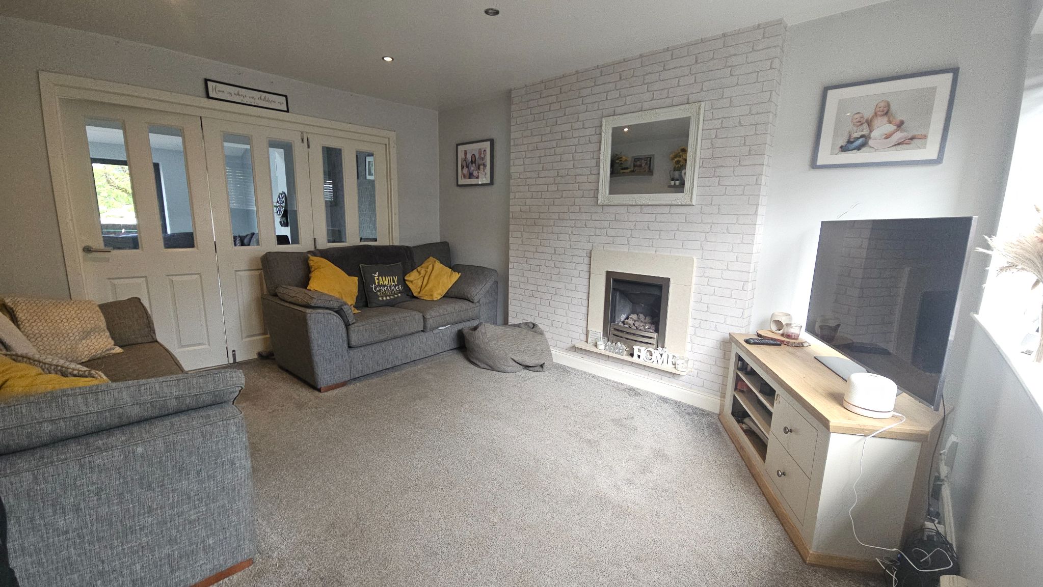 4 bedroom semi-detached house To Let in Chorley - Lounge
