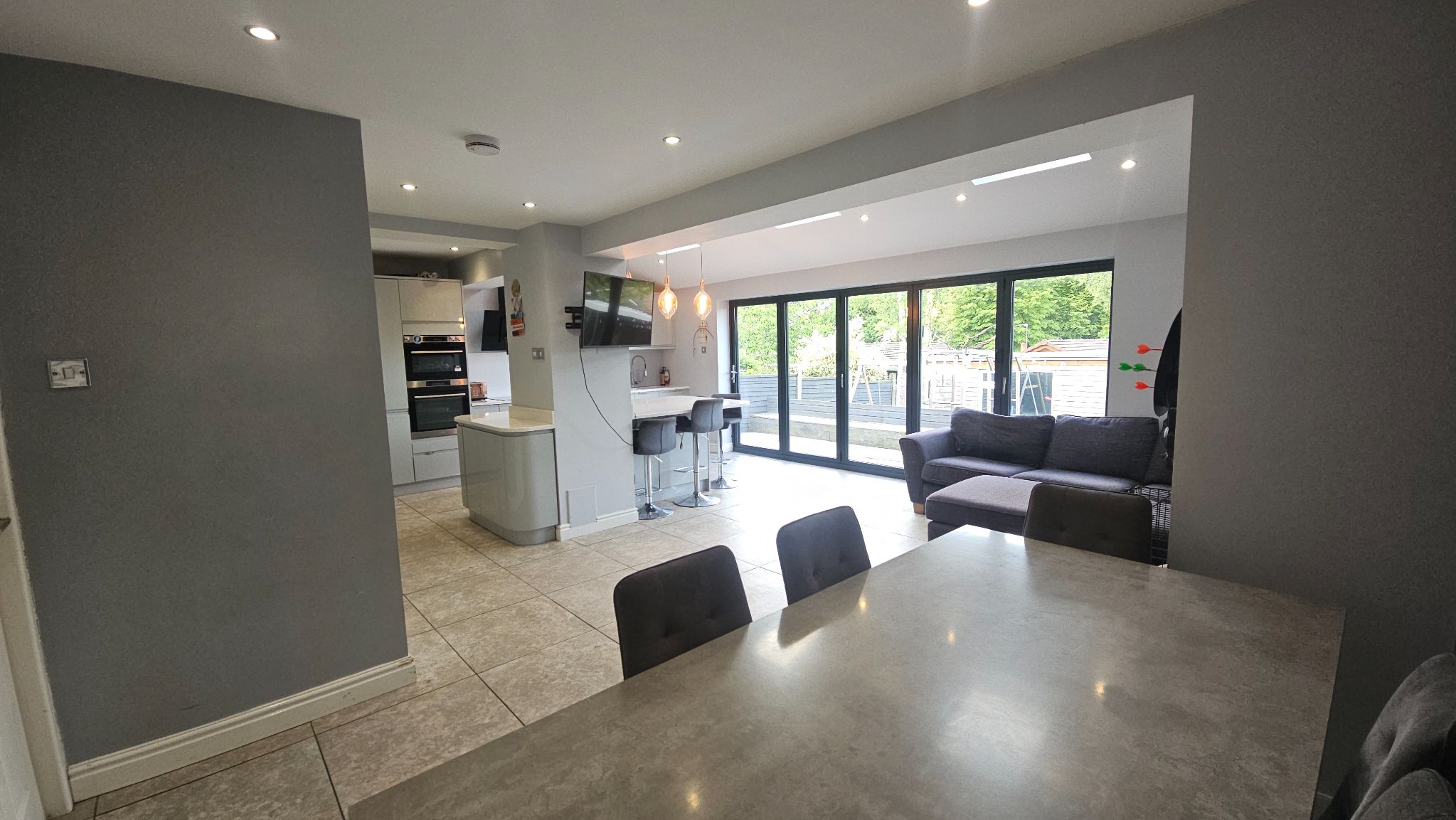 4 bedroom semi-detached house To Let in Chorley - Open plane kitchen