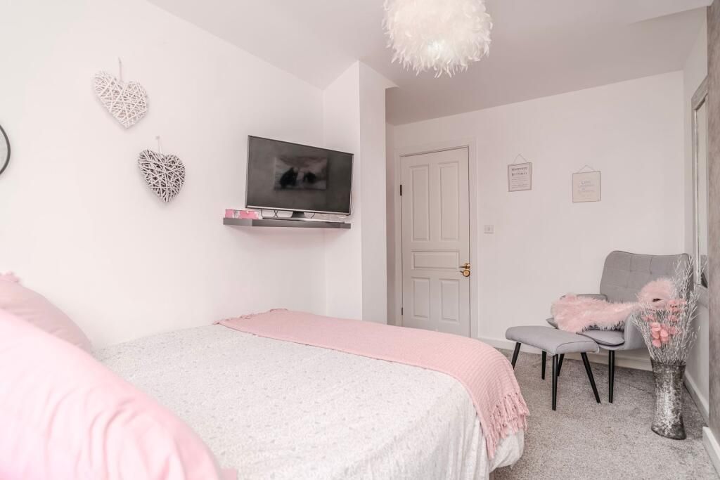 3 bedroom semi-detached house To Let in Chorley - bedroom