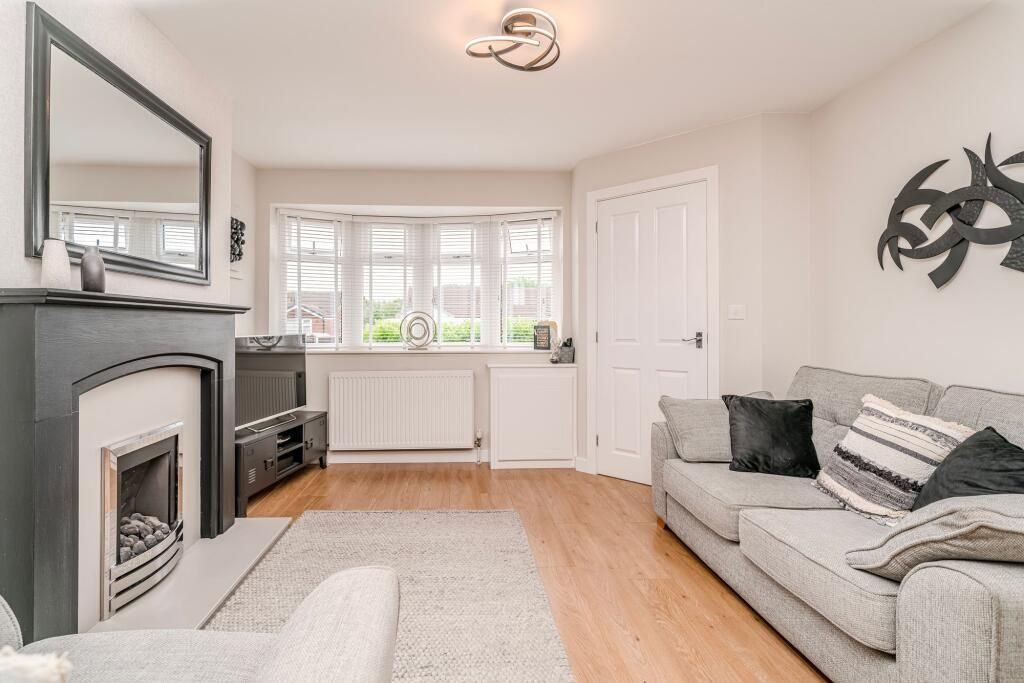 3 bedroom semi-detached house To Let in Chorley - Property photograph