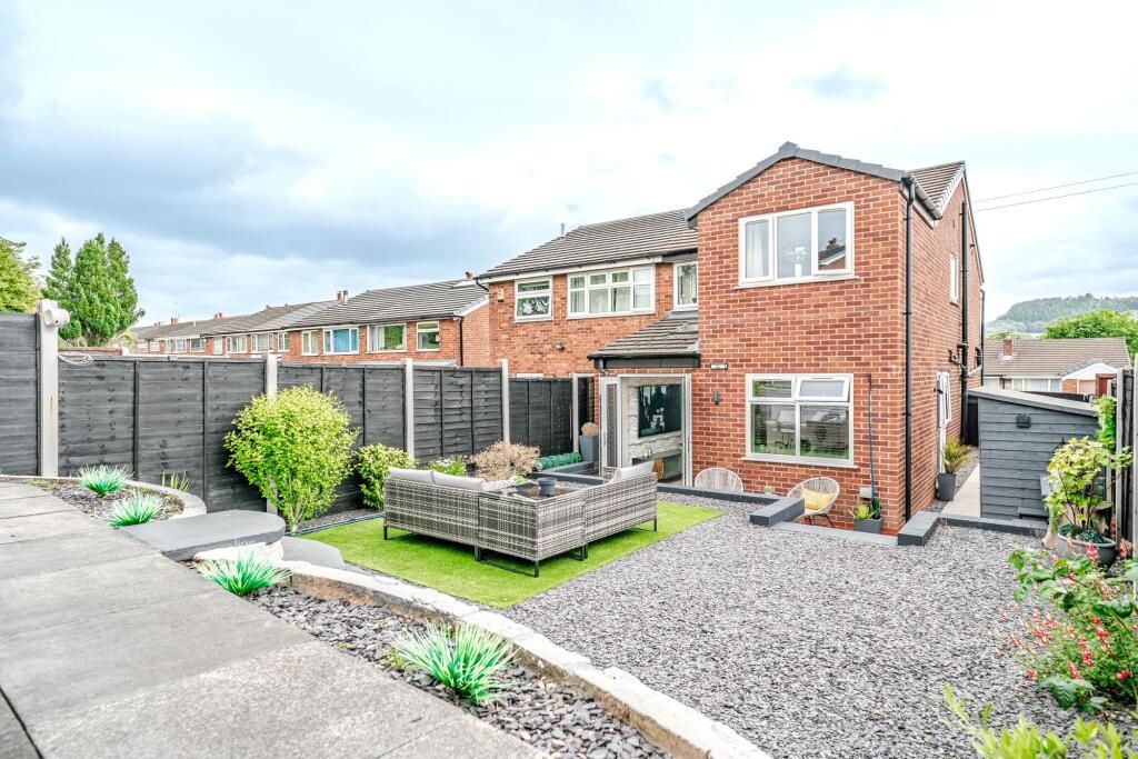 3 bedroom semi-detached house To Let in Chorley - rear yard