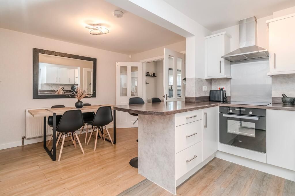 3 bedroom semi-detached house To Let in Chorley - open plan kitchen