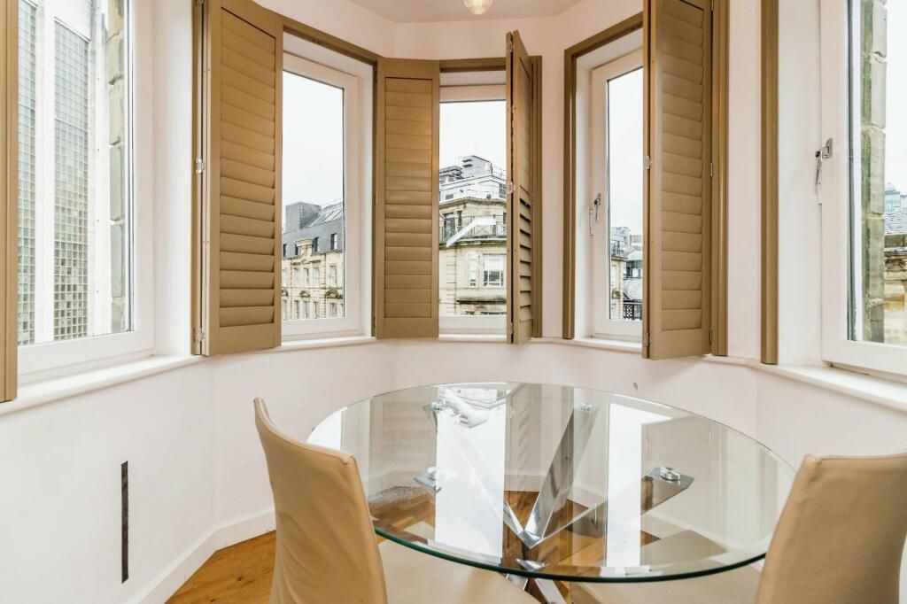 3 bedroom apartment flat/apartment To Let in King Street Manchester - study