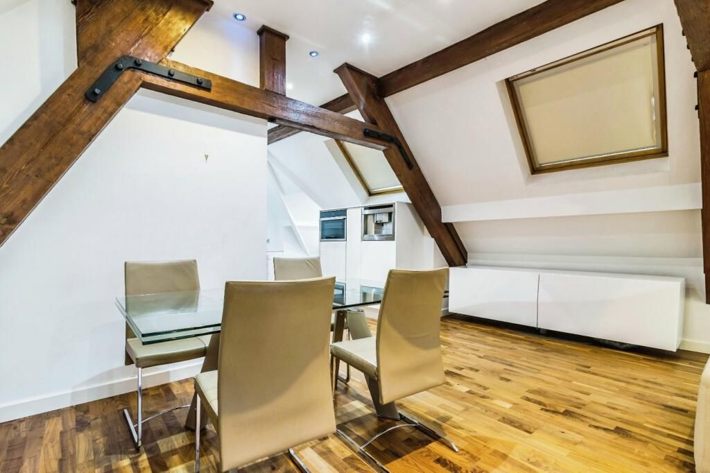 3 bedroom apartment flat/apartment To Let in King Street Manchester - Dinning room