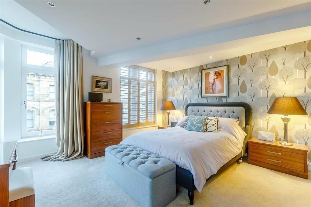 3 bedroom apartment flat/apartment To Let in King Street Manchester - main bedroom