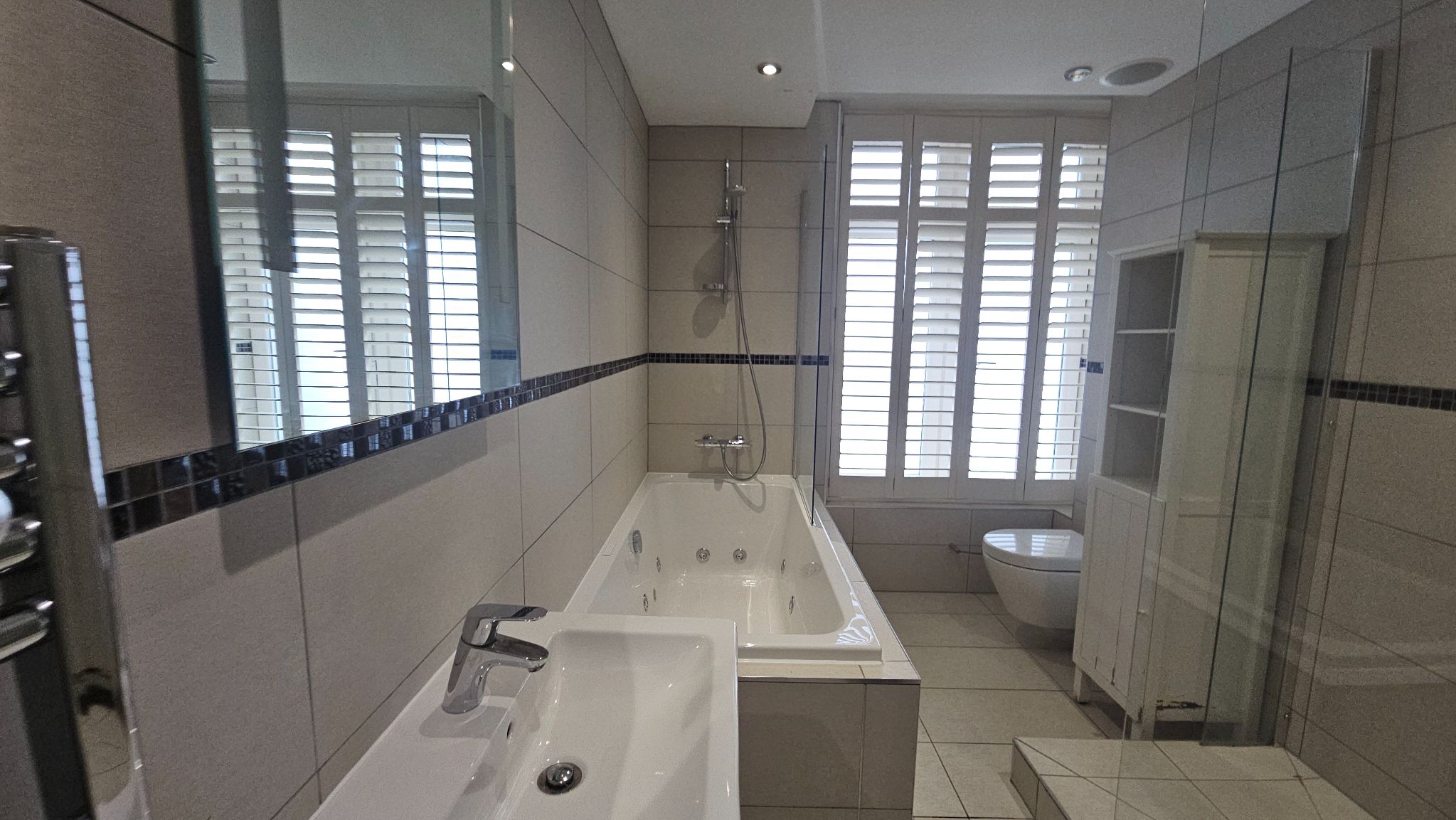 3 bedroom apartment flat/apartment To Let in King Street Manchester - BATHROOM