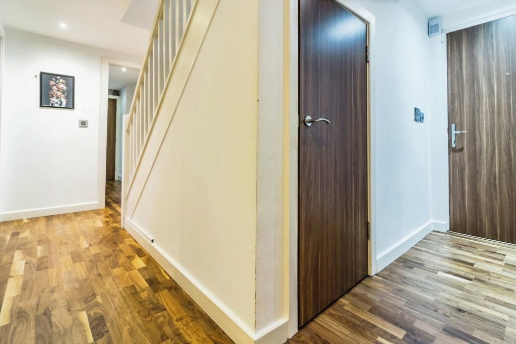 3 bedroom apartment flat/apartment To Let in King Street Manchester - hallway
