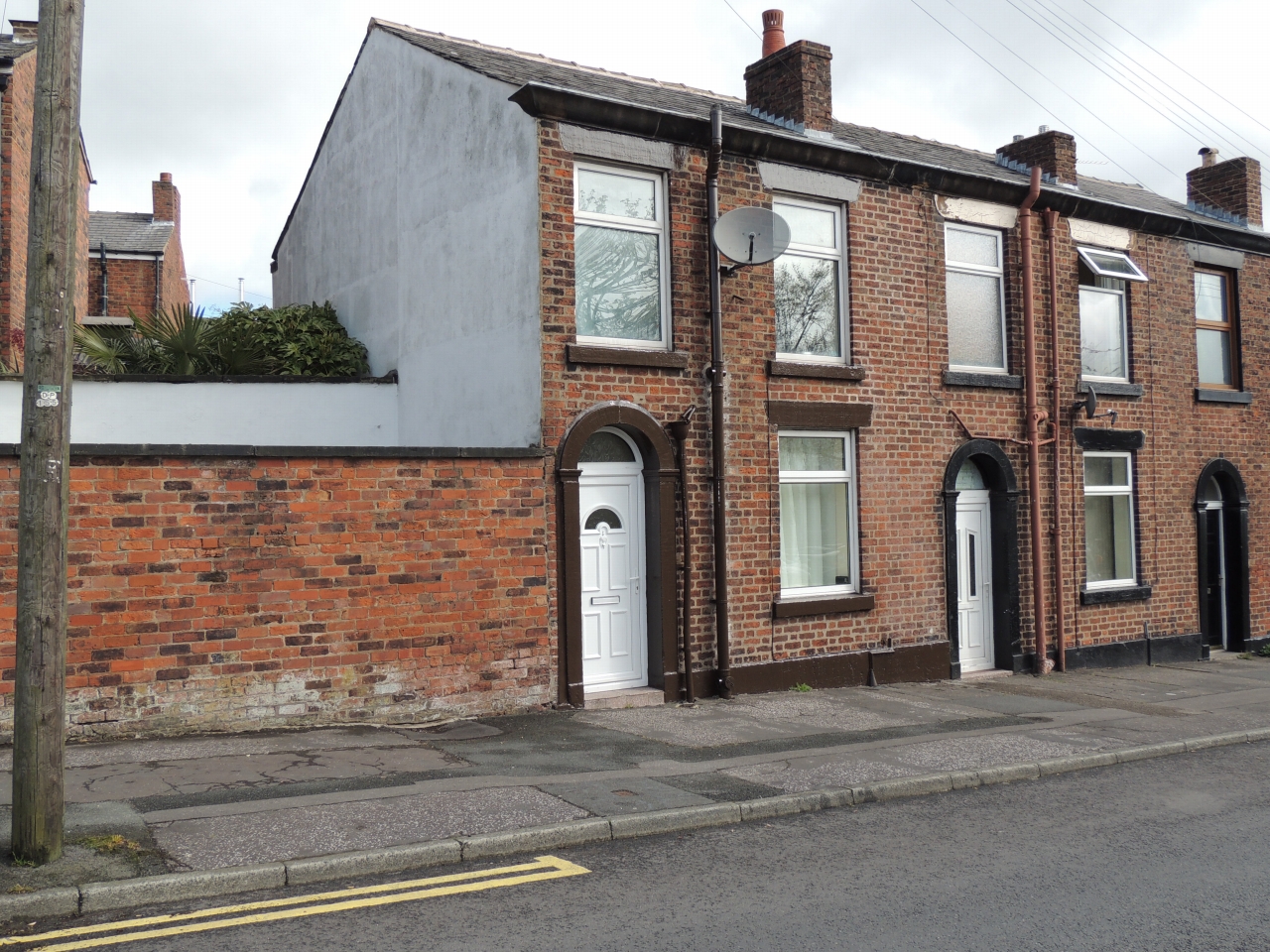 2 bedroom end terraced house To Let in Chorley - front
