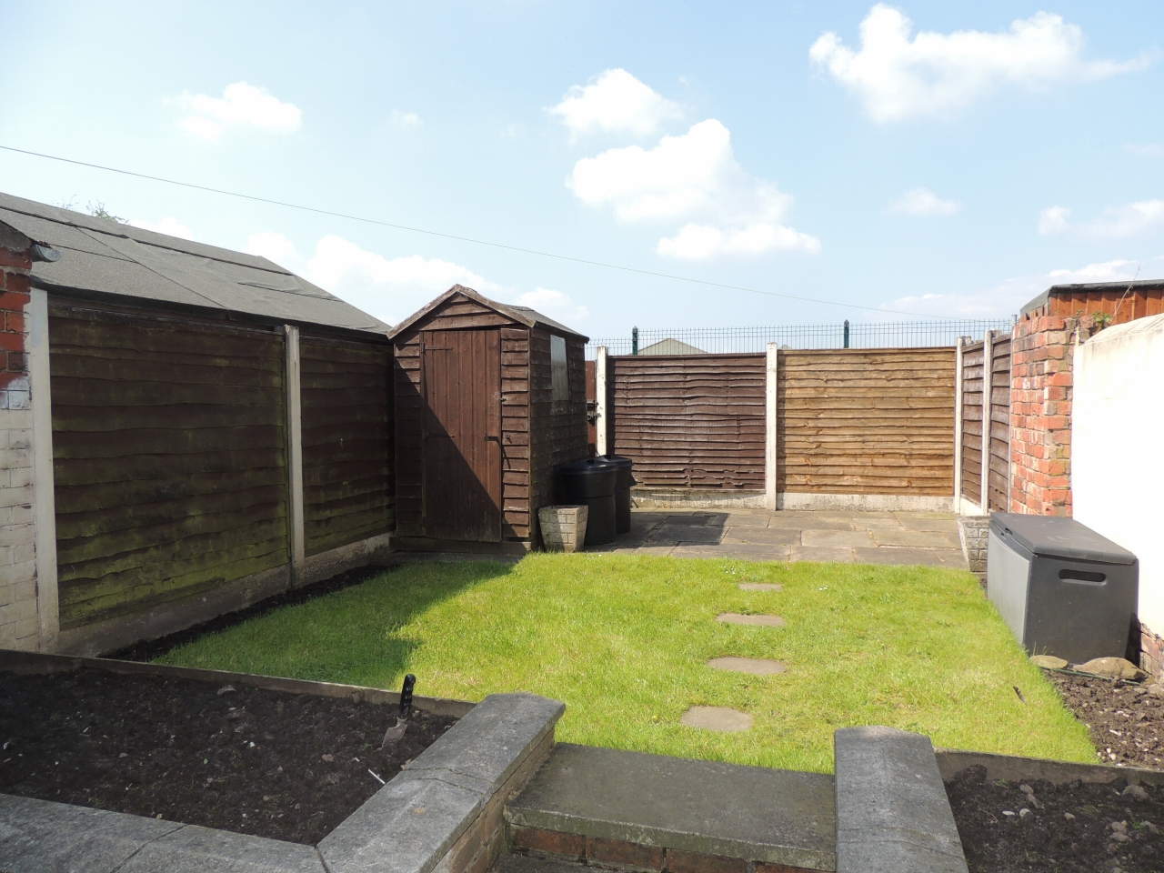 3 bedroom mid terraced house Let in Chorley - Photograph 10