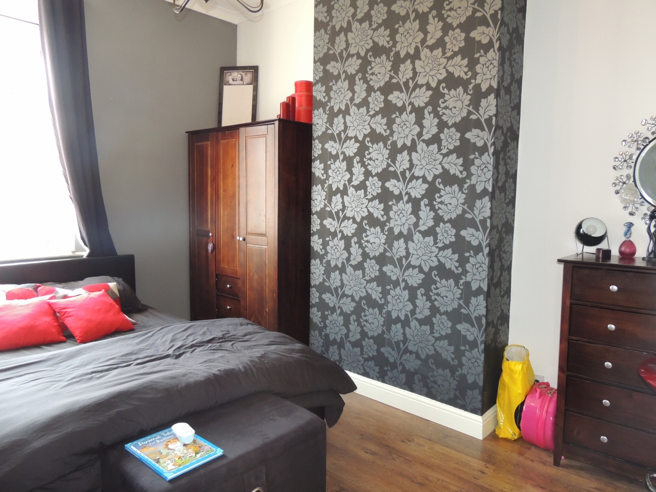 3 bedroom mid terraced house Let in Chorley - Photograph 4