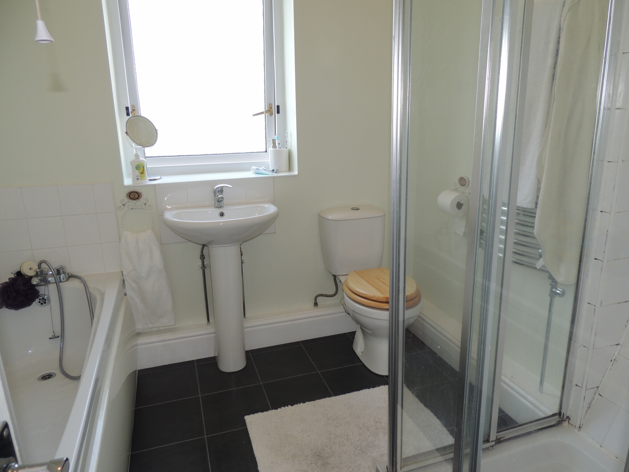 3 bedroom mid terraced house Let in Chorley - Photograph 5