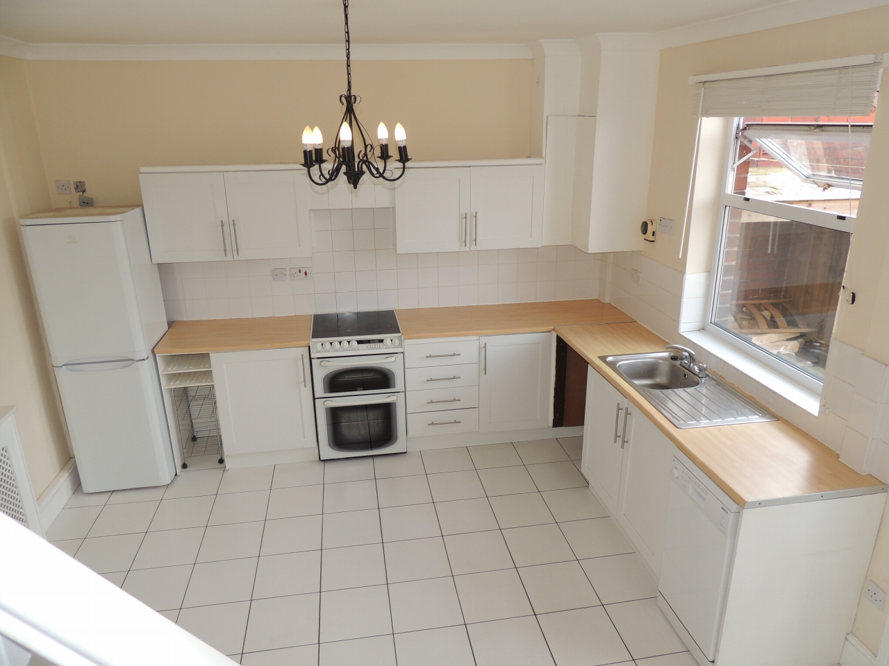 3 bedroom mid terraced house Let in Chorley - Property photograph