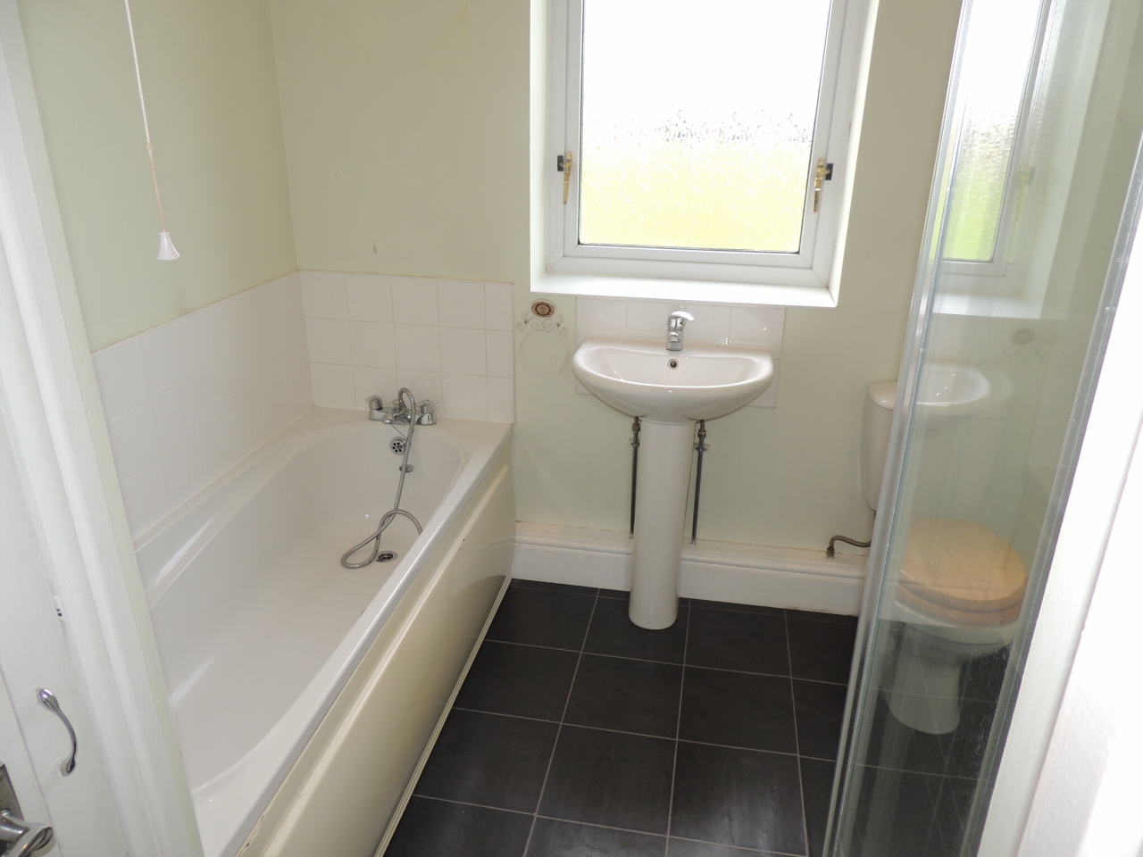 3 bedroom mid terraced house Let in Chorley - Photograph 6