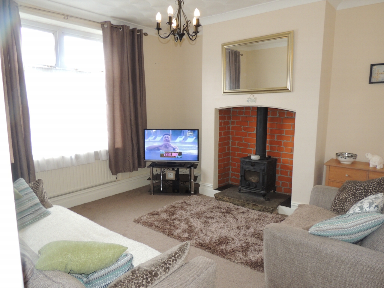 3 bedroom mid terraced house Let in Chorley - Photograph 12