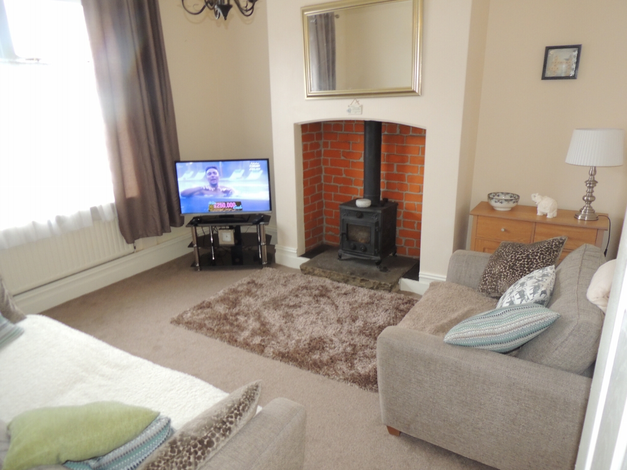 3 bedroom mid terraced house Let in Chorley - Photograph 14