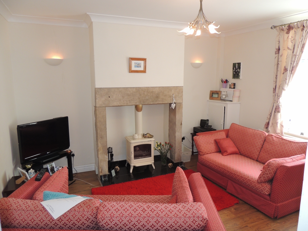 3 bedroom mid terraced house Let in Chorley - Photograph 1