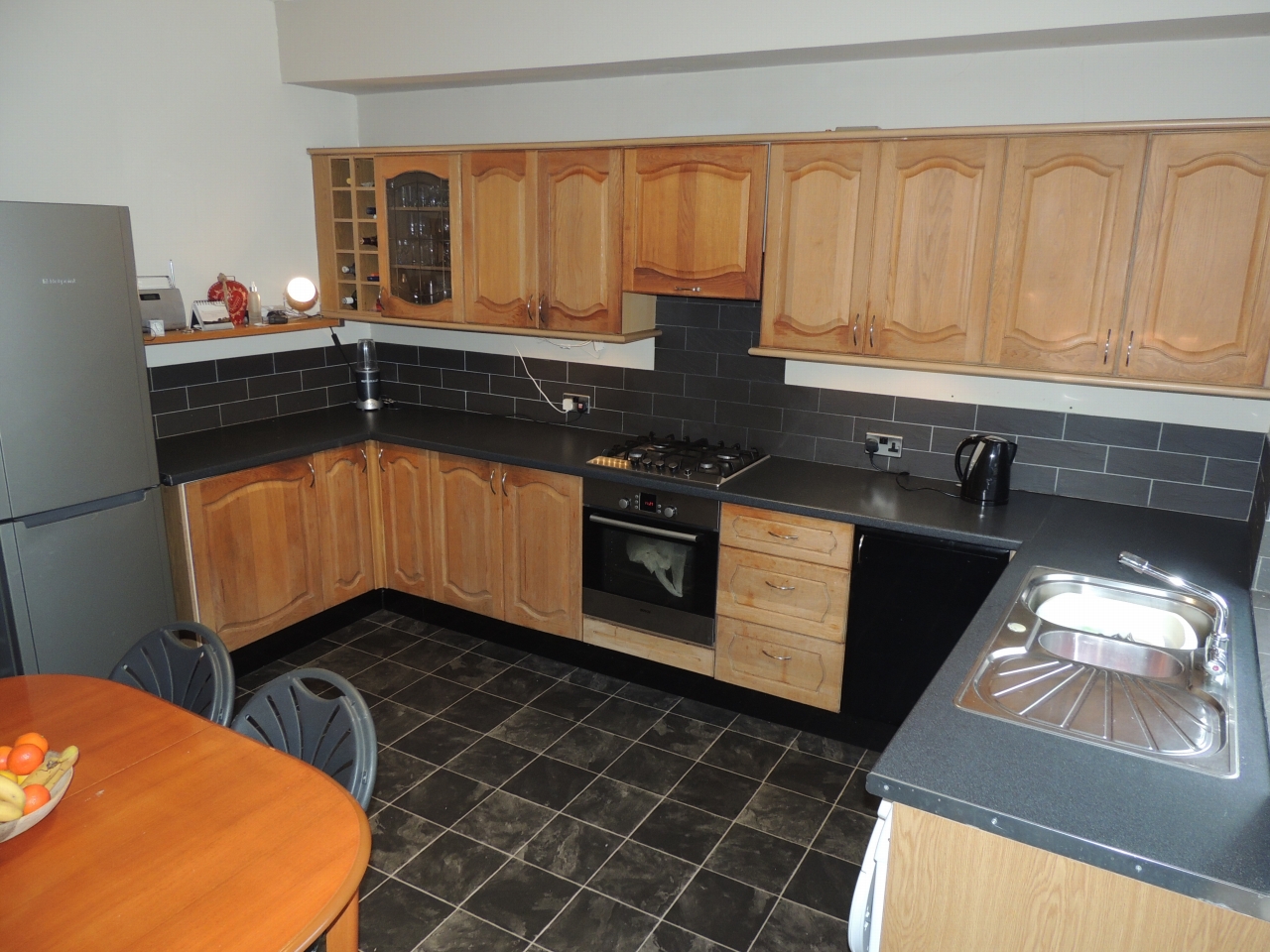 2 bedroom mid terraced house Let in Chorley - Photograph 2