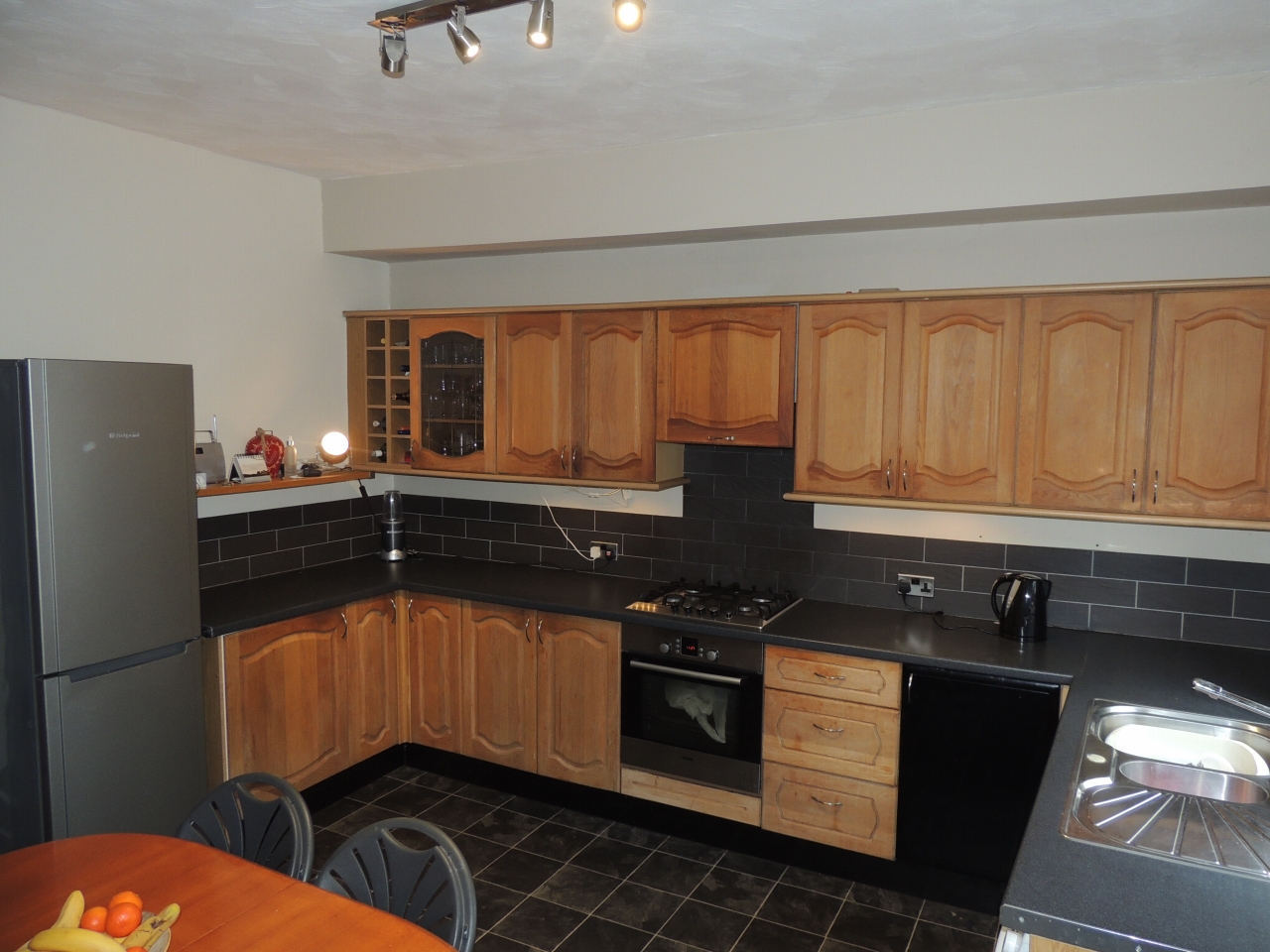 2 bedroom mid terraced house Let in Chorley - Photograph 3