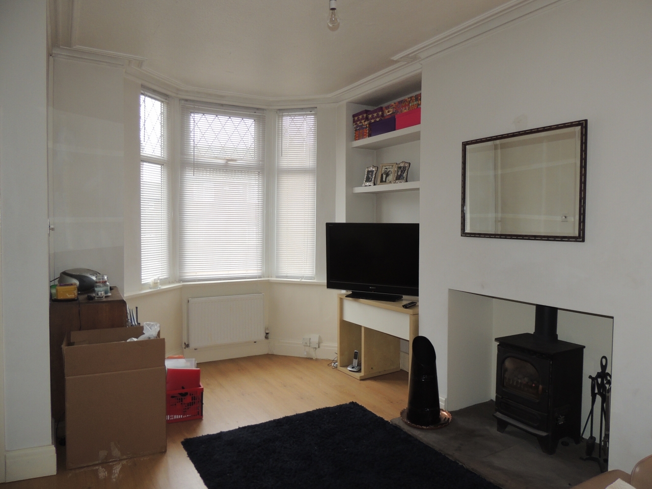 2 bedroom mid terraced house Let in Chorley - Photograph 4