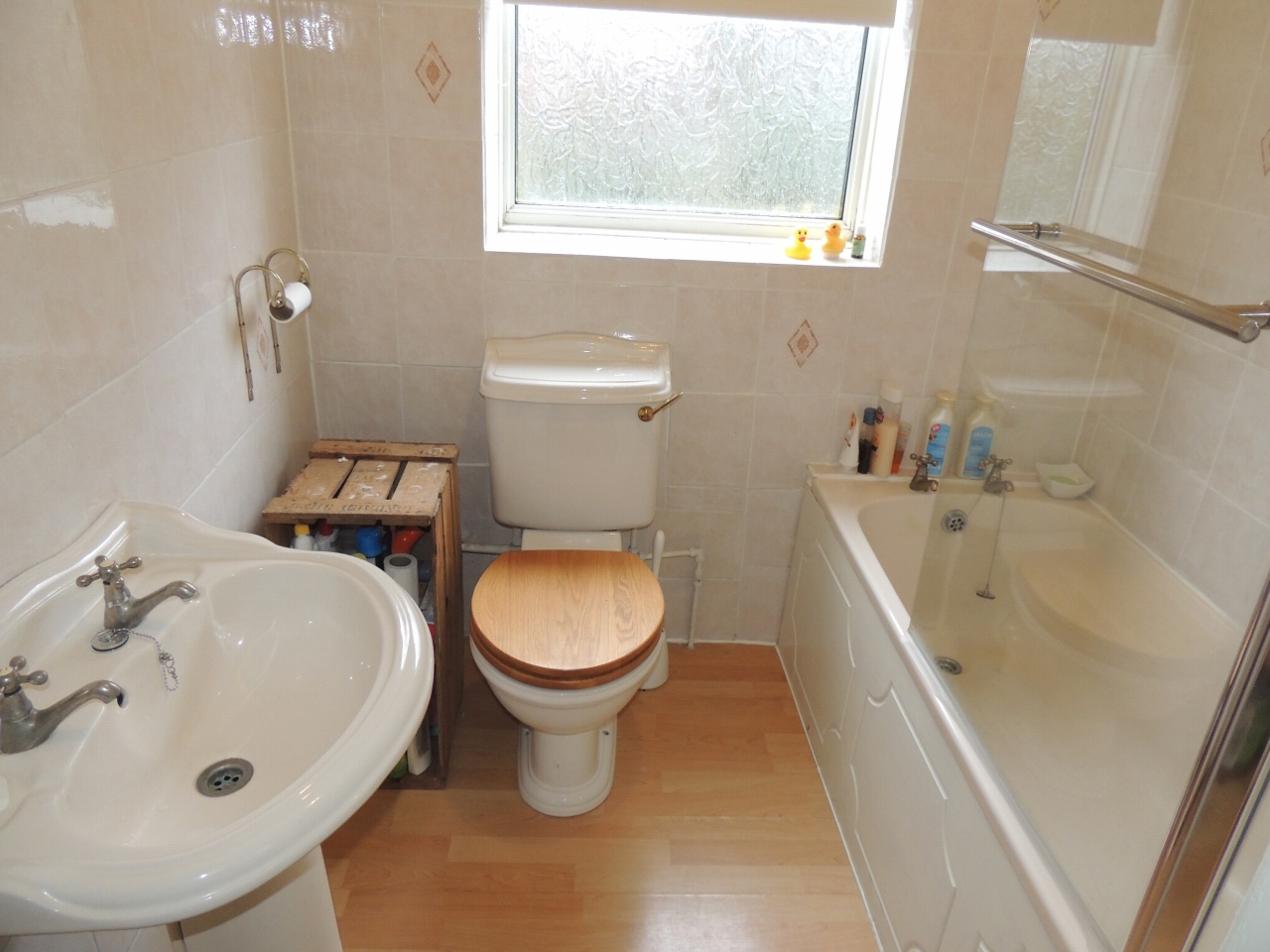 2 bedroom mid terraced house Let in Chorley - Photograph 5