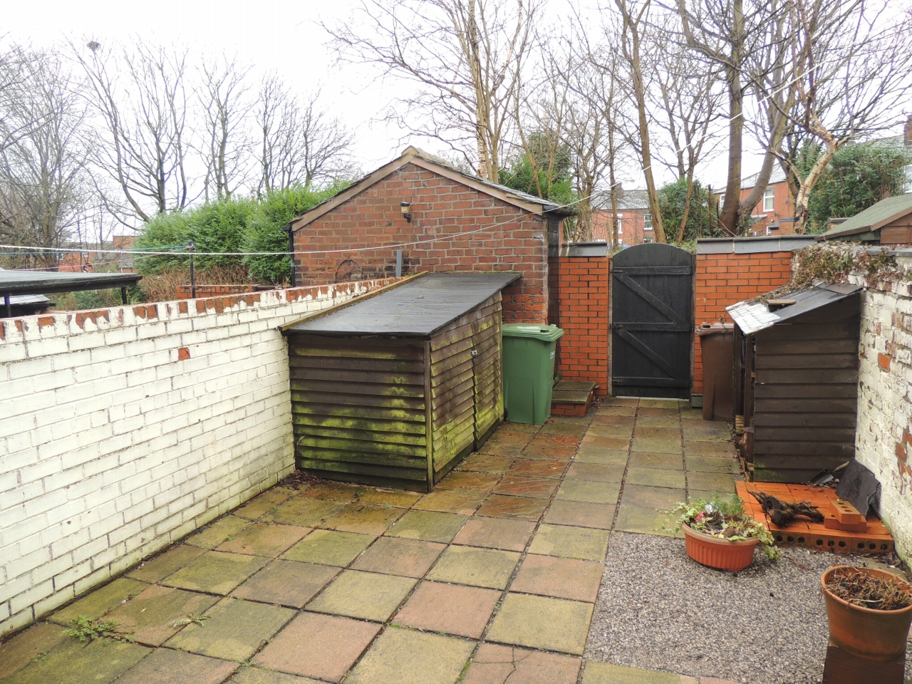 2 bedroom mid terraced house Let in Chorley - Photograph 8