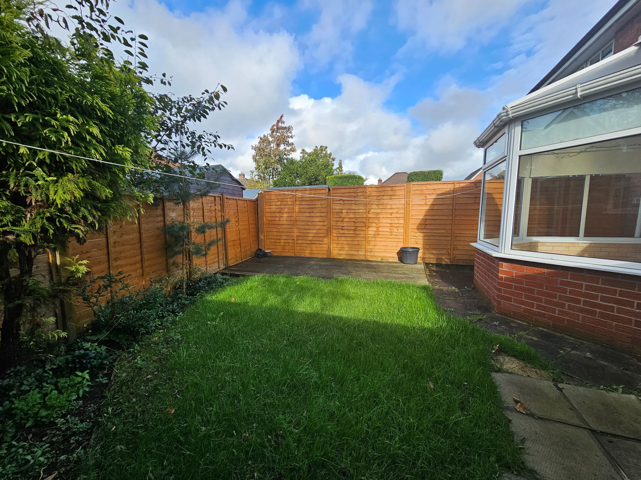 2 bedroom semi-detached house Let in Chorley - rear garden