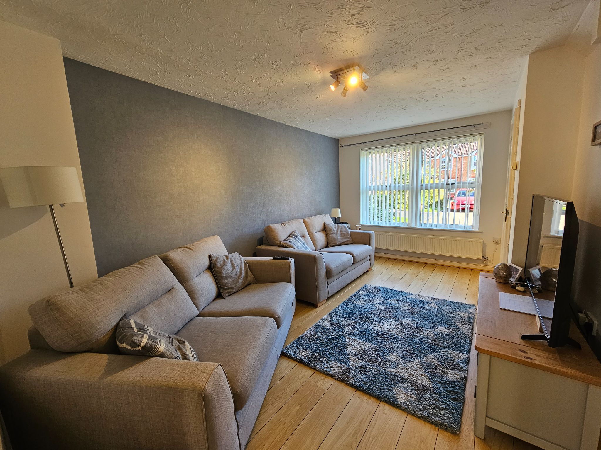 2 bedroom semi-detached house Let in Chorley - lounge