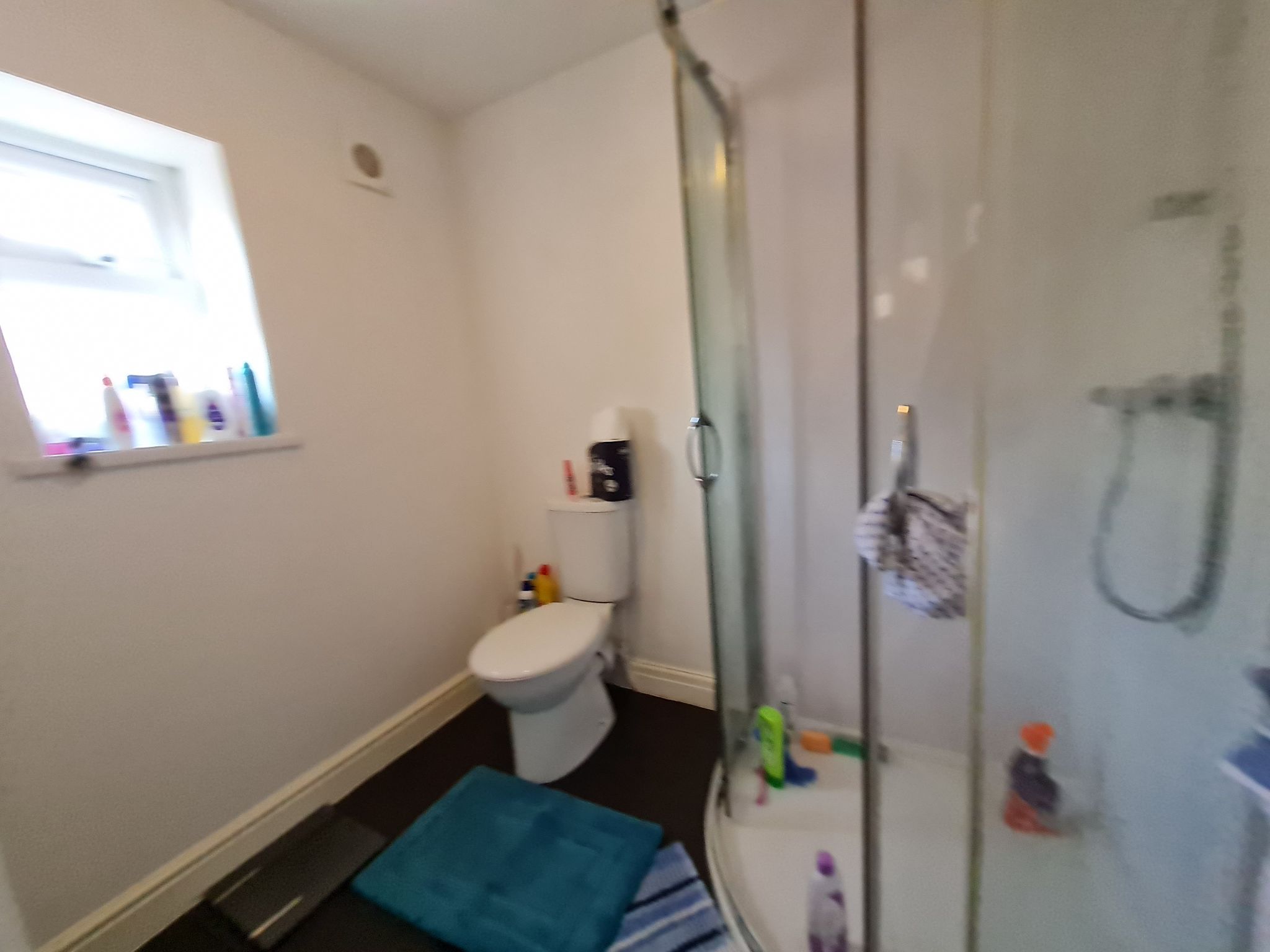 3 bedroom semi-detached house Let in Chorley - bathroom