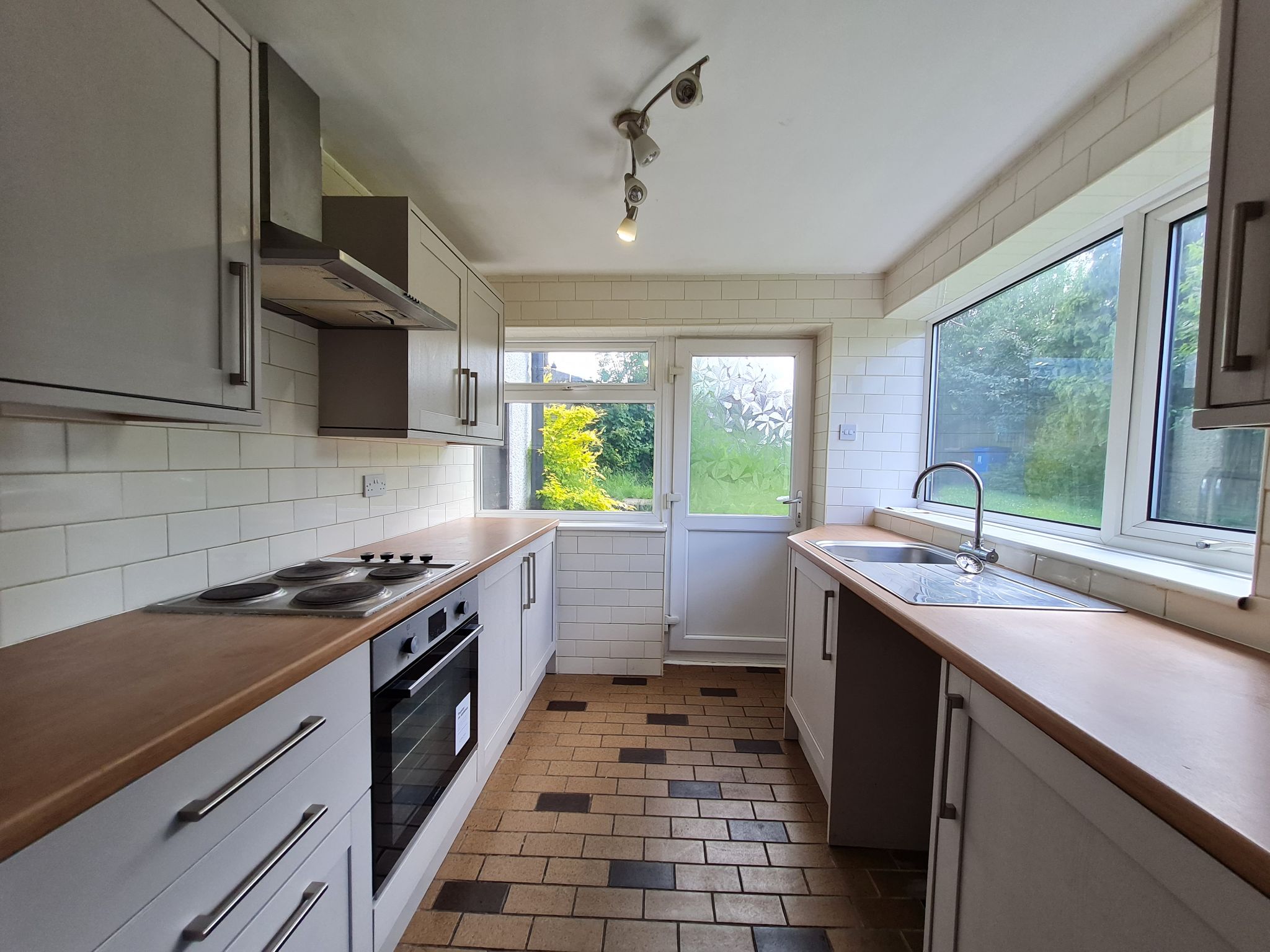 2 bedroom end terraced house Let in Chorley - Kitchen