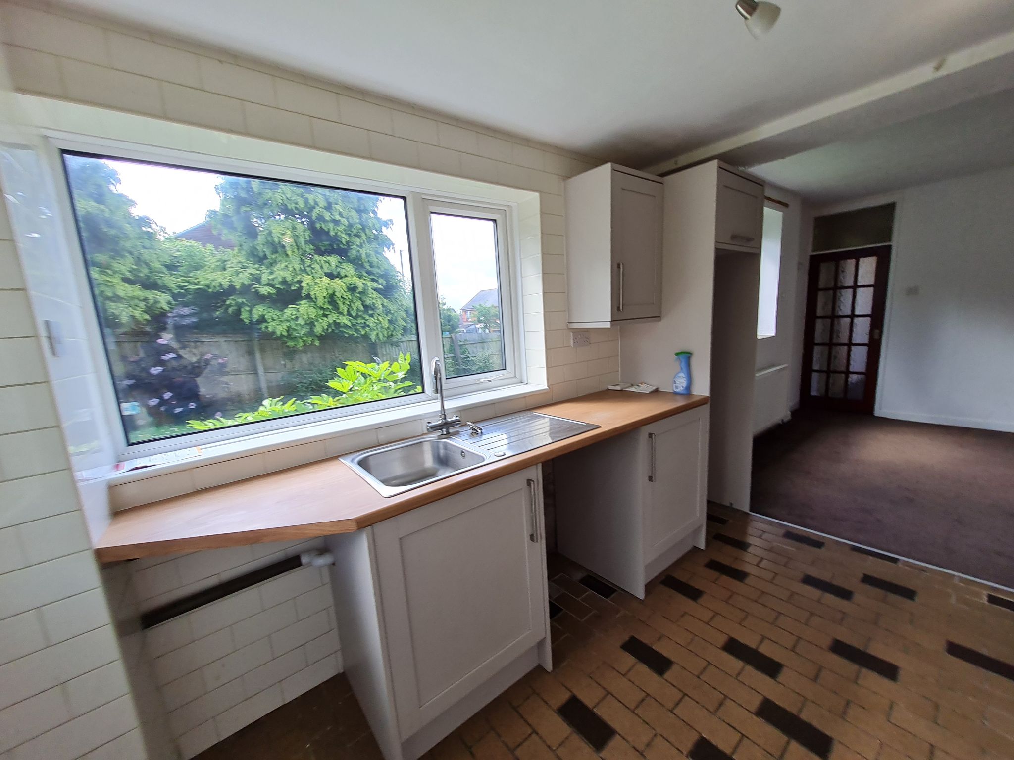 2 bedroom end terraced house Let in Chorley - Kitchen
