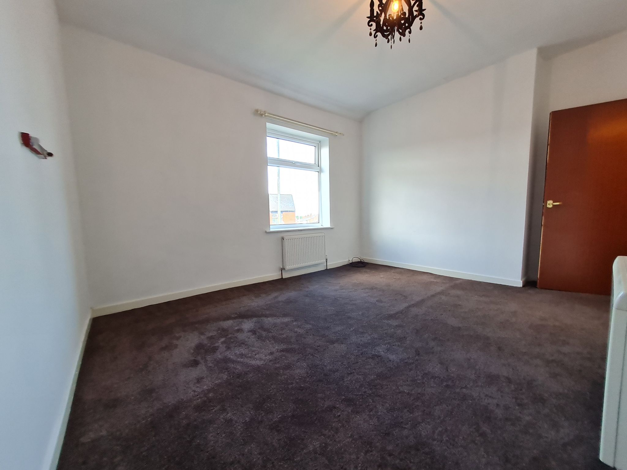 2 bedroom end terraced house Let in Chorley - Double bedroom