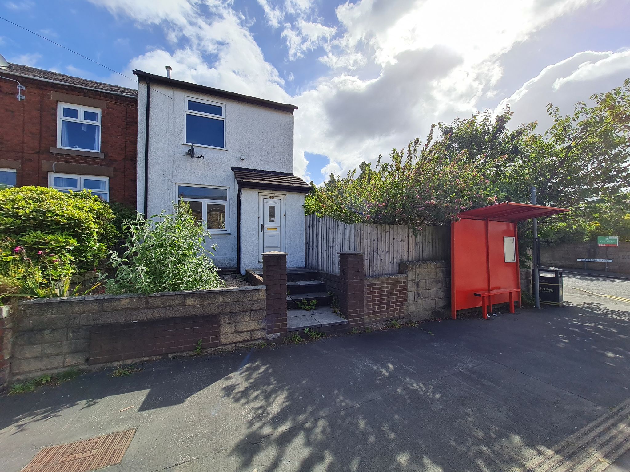 2 bedroom end terraced house Let in Chorley - Front