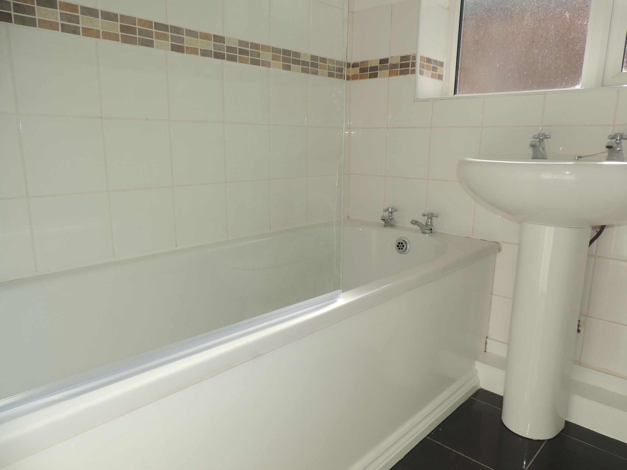 1 bedroom apartment flat/apartment Let in Chorley - bathroom