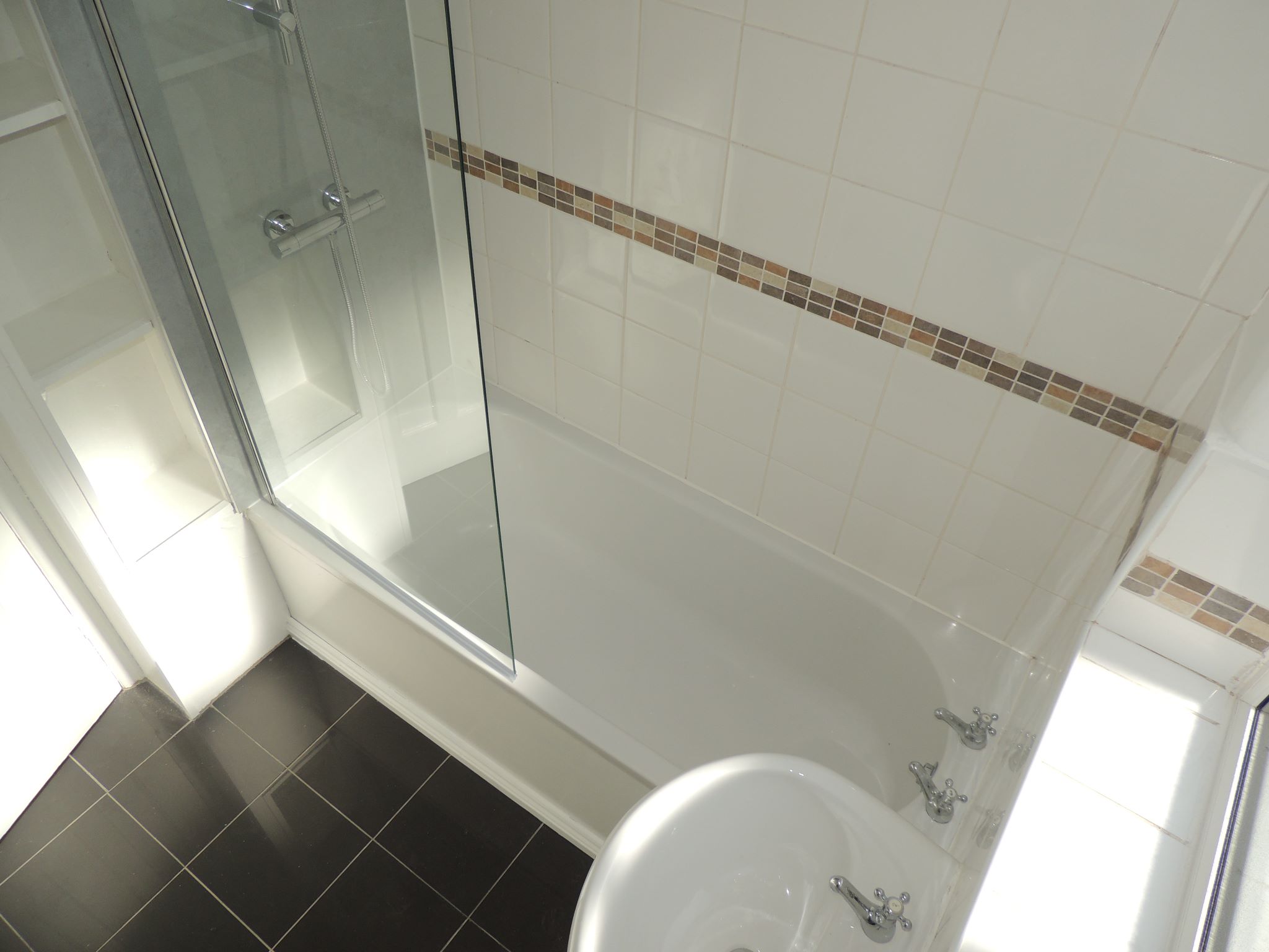 1 bedroom apartment flat/apartment Let in Chorley - bathroom