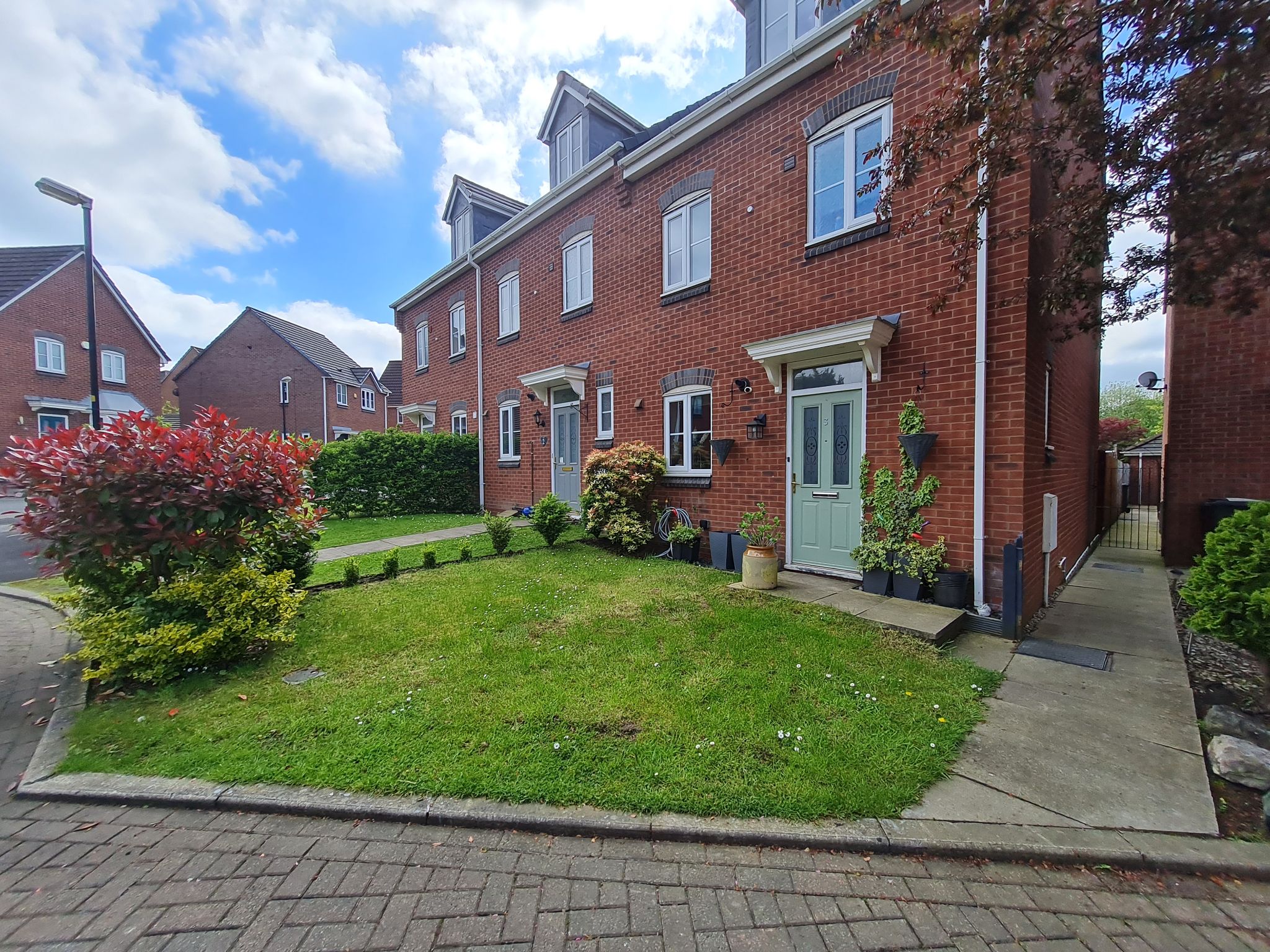 3 bedroom semi-detached house Let in Chorley - Property photograph
