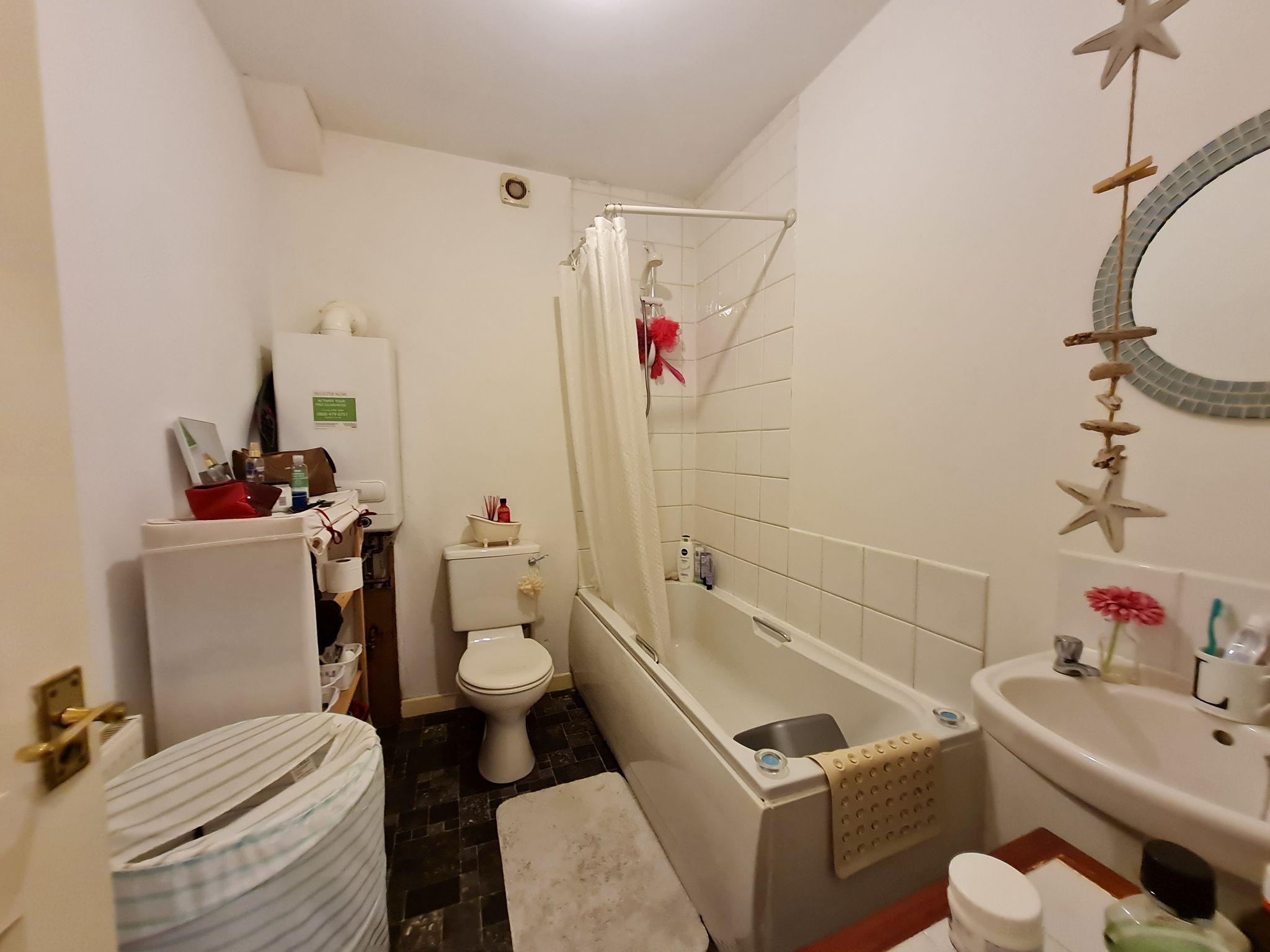 1 bedroom apartment flat/apartment To Let in Chorley - Family bathroom