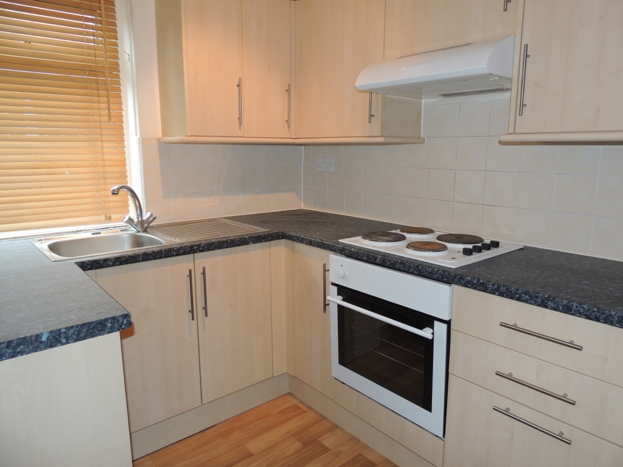 2 bedroom mid terraced house Let in Chorley - kitchen