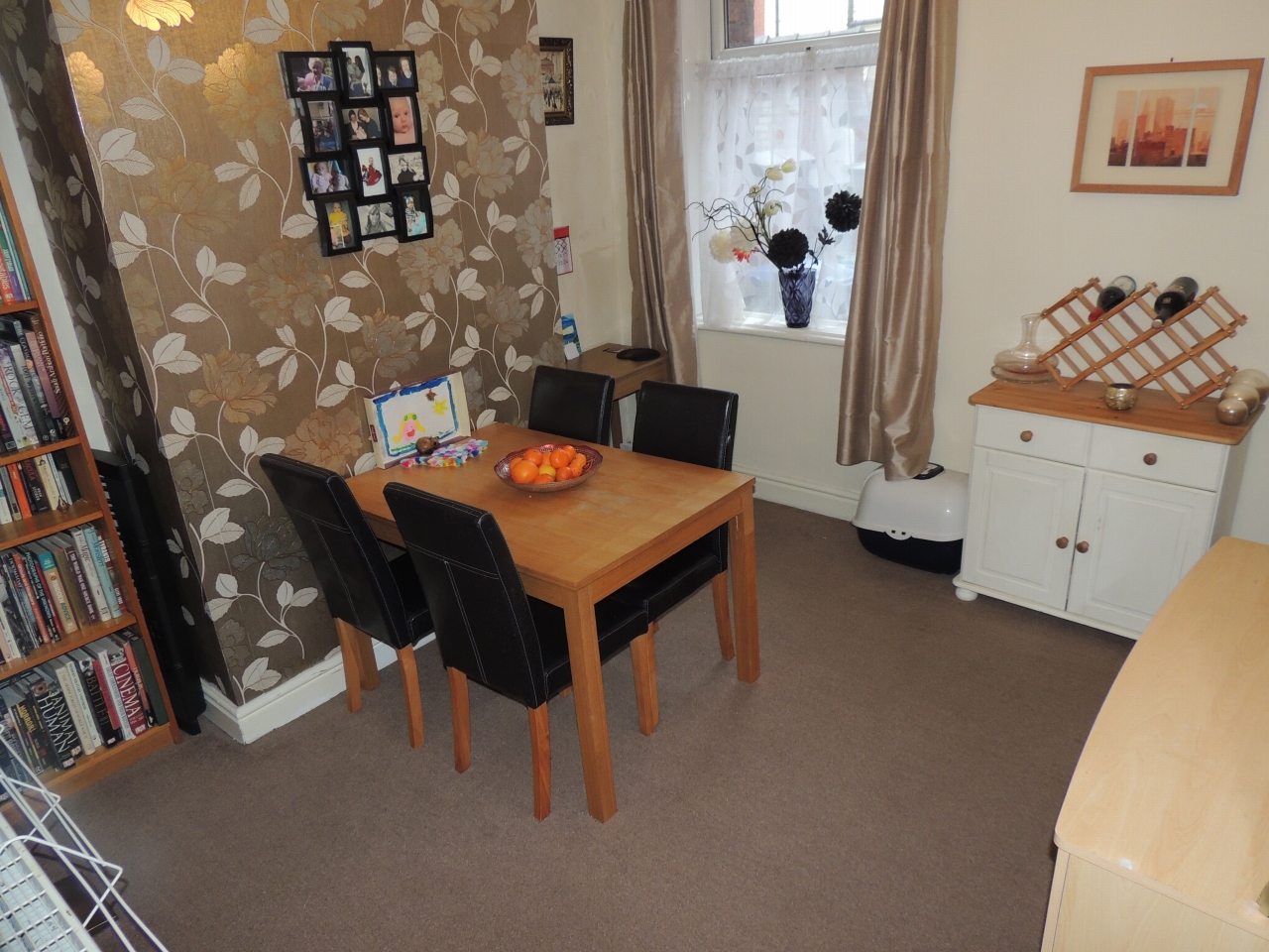 2 bedroom mid terraced house Let in Chorley - Dinning room