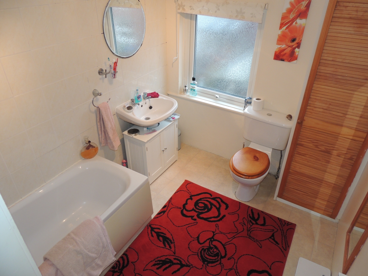 2 bedroom mid terraced house Let in Chorley - bathroom