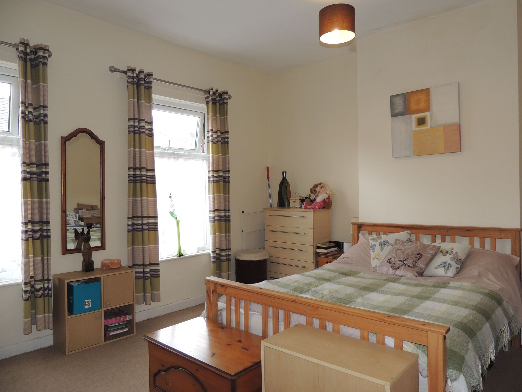 2 bedroom mid terraced house Let in Chorley - Master Bedroom