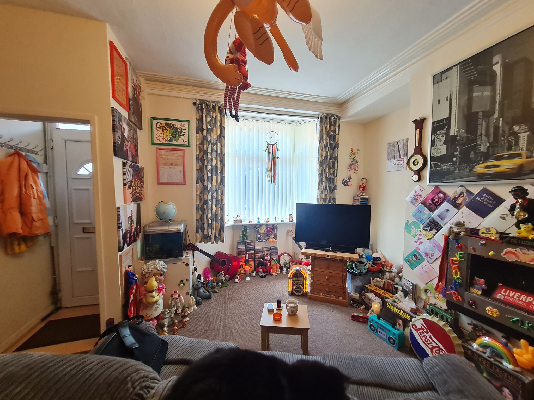 2 bedroom mid terraced house Let in Chorley - Lounge