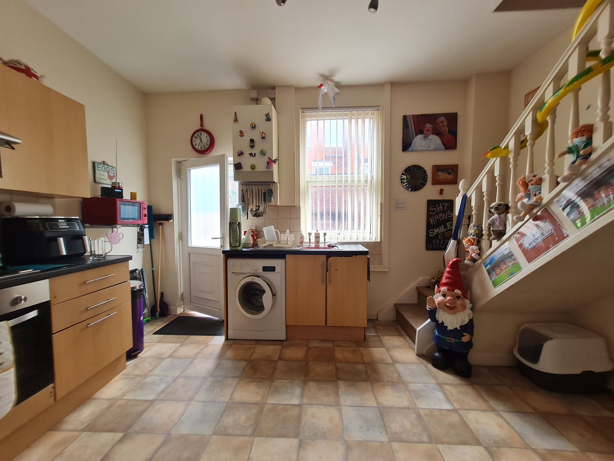 2 bedroom mid terraced house Let in Chorley - Kitchen