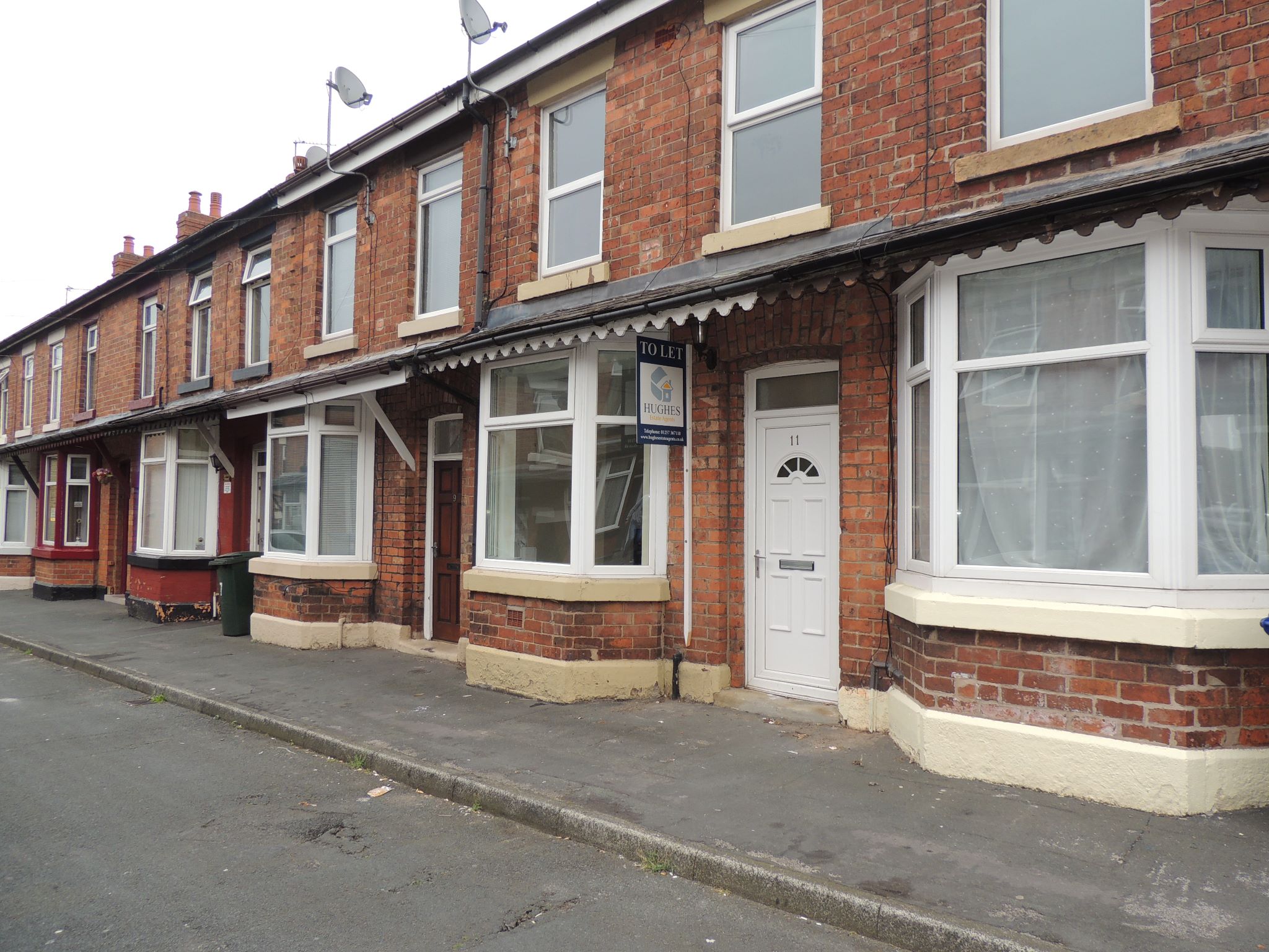 2 bedroom mid terraced house Let in Chorley - Front