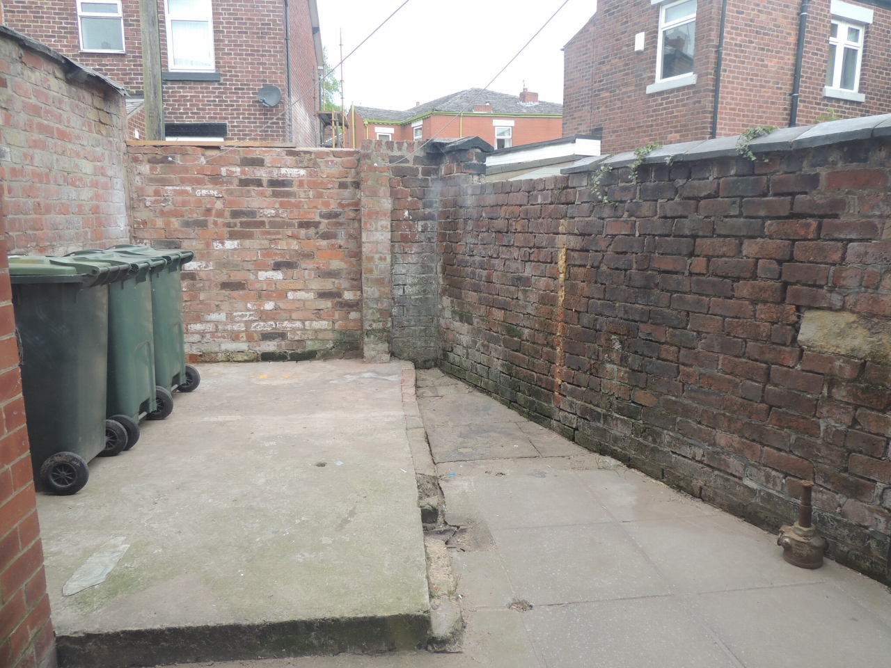 1 bedroom apartment flat/apartment Let in Chorley - REAR YARD