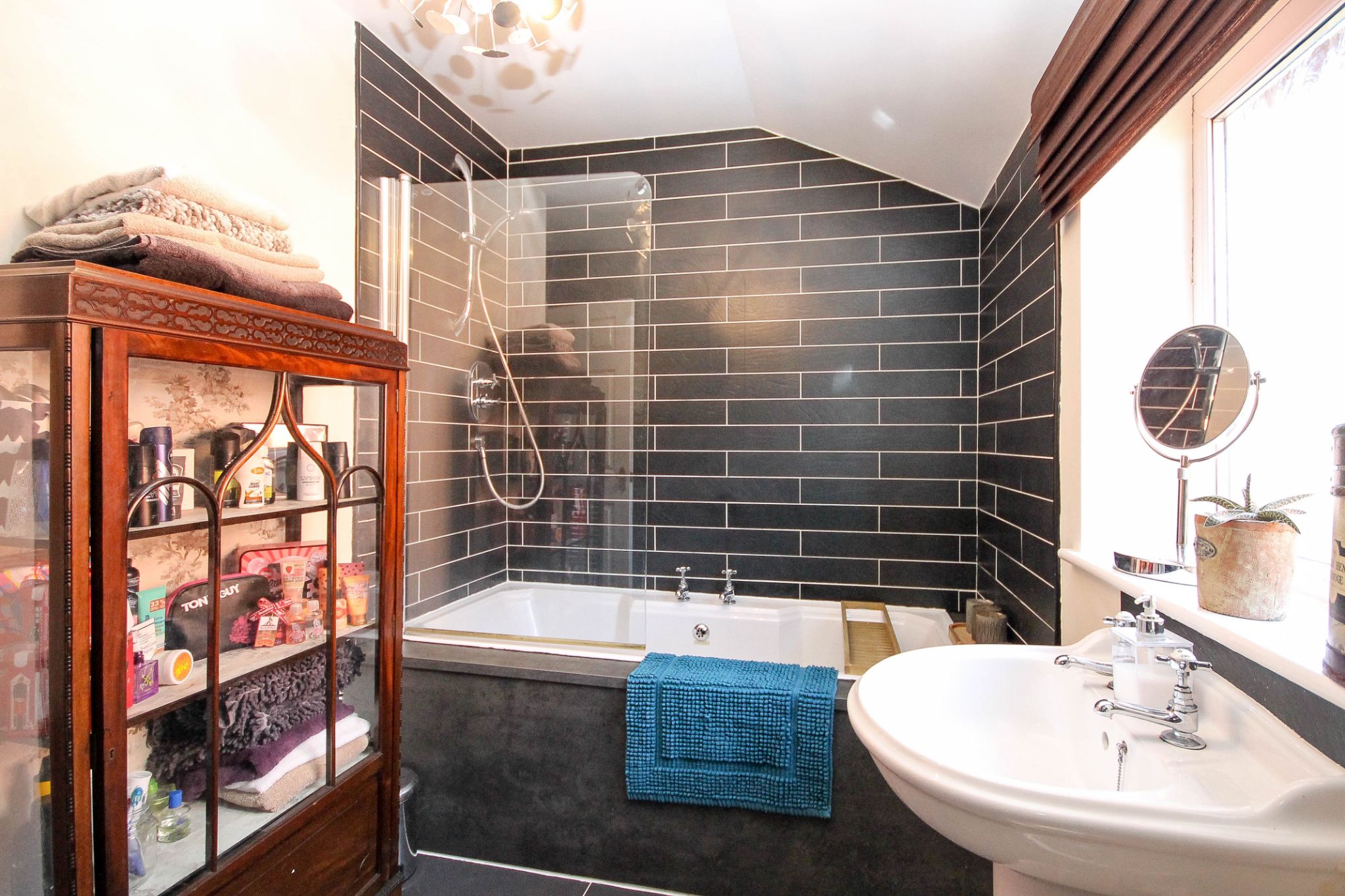 4 bedroom semi-detached house SSTC in Bolton - Photograph 33