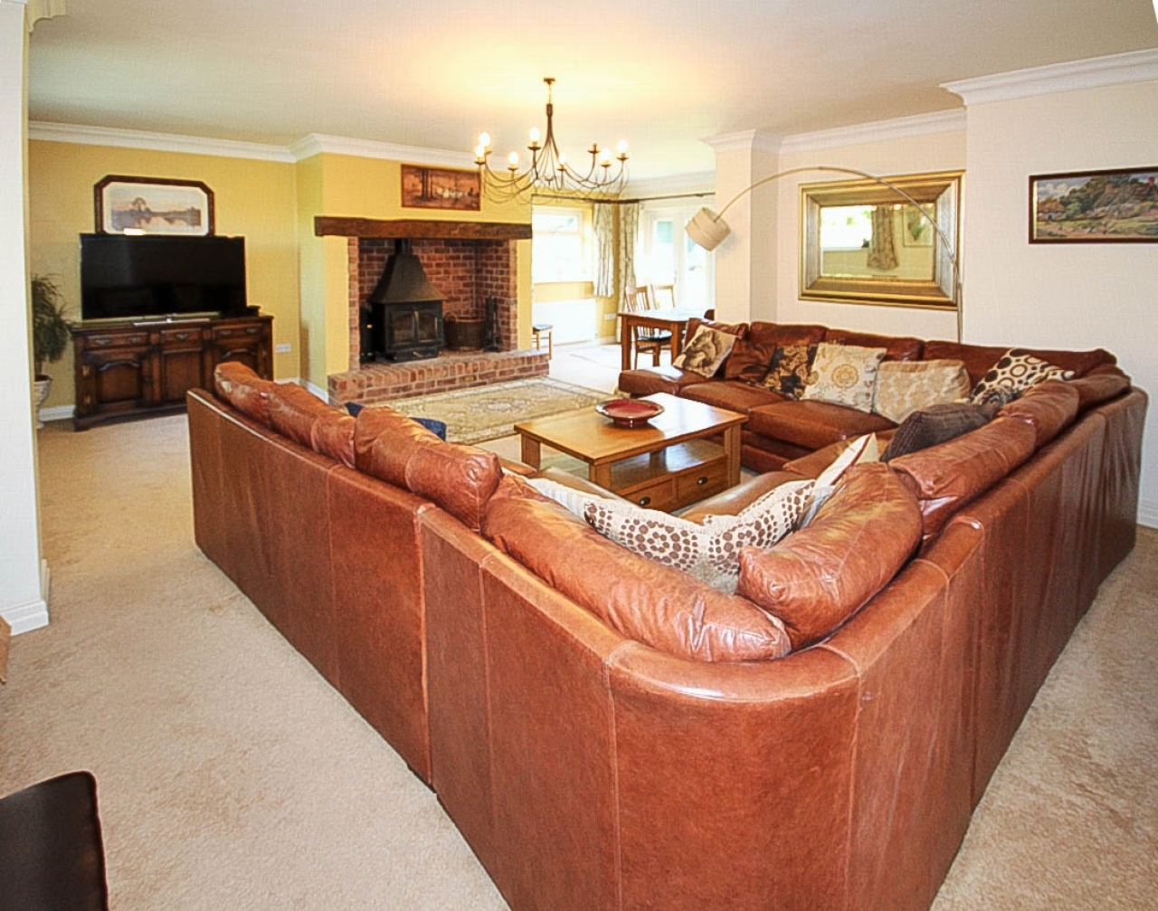 4 bedroom detached bungalow Sale Agreed in Bolton - 5