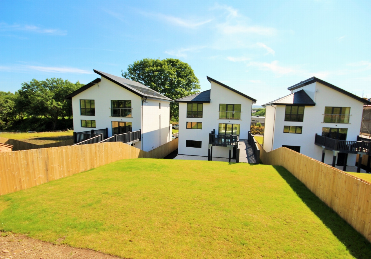 4 bedroom detached house For Sale in Bolton - Photograph 19