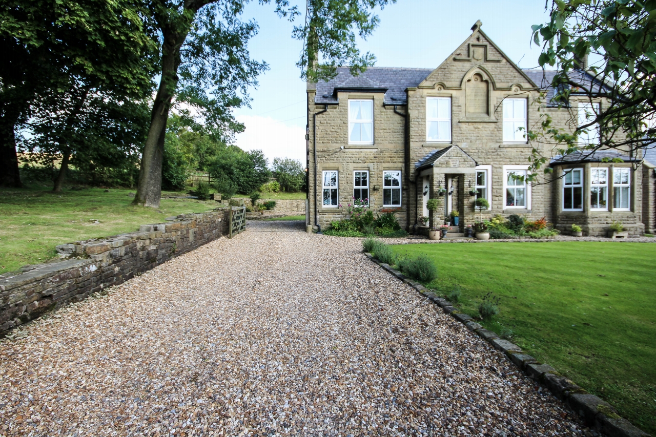 4 bedroom detached house Sale Agreed in Bolton - 36